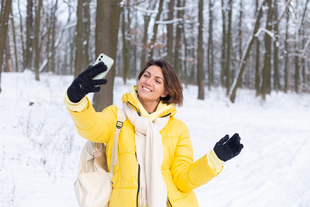 Kurtki i płaszcze zimowe – kobiecy wybór