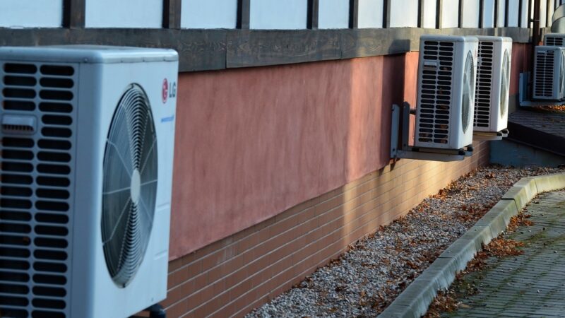 Ogrzewanie domu jednorodzinnego – jak zaplanować projekt źródła ciepła i instalacji podłogowej