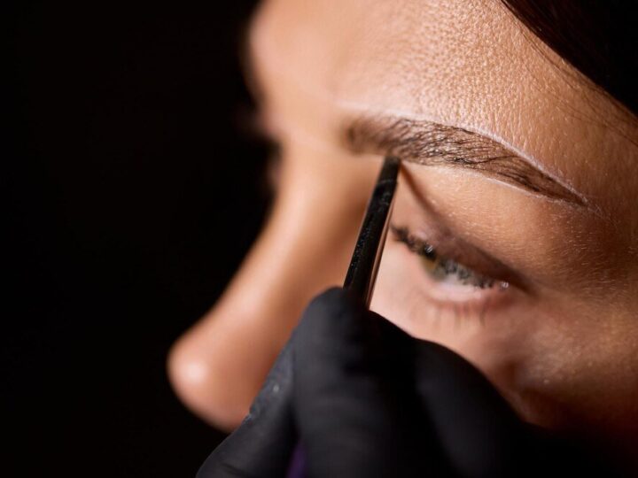 Czym smarować brwi po makijażu permanentnym? Porady i rekomendacje