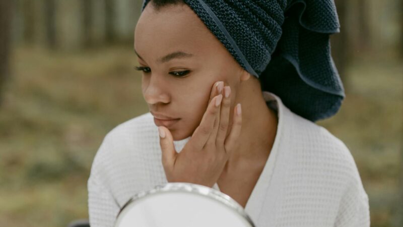 Joga twarzy – naturalna droga do młodego wyglądu i harmonii