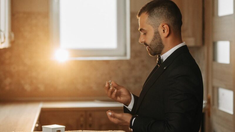 Krótkie życzenia dla księdza – eleganckie i taktowne słowa