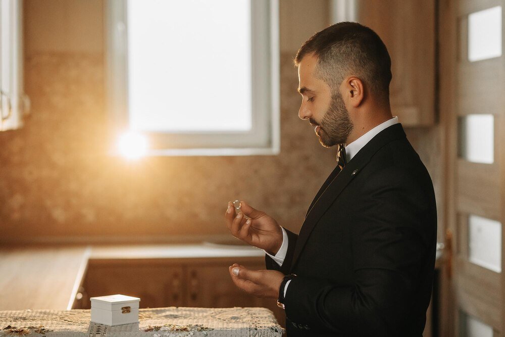 Krótkie życzenia dla księdza – eleganckie i taktowne słowa