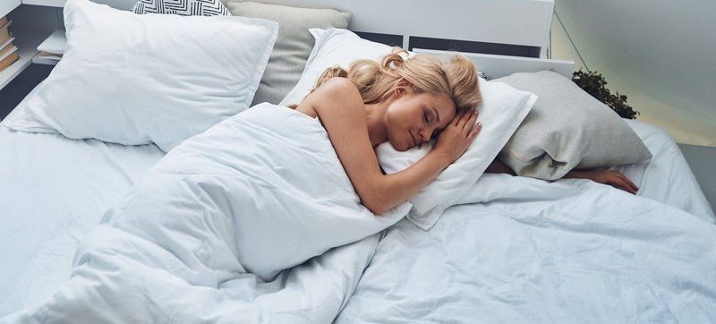 Sen o pogrzebie – co oznacza? Symbolika w senniku i ukryte lęki