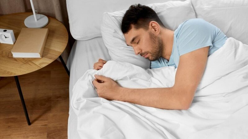 Sen o topielcu – jak interpretować niepokojący symbol wody