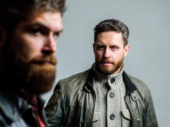 Sennik bójka dwóch mężczyzn – wewnętrzny konflikt i napięcia