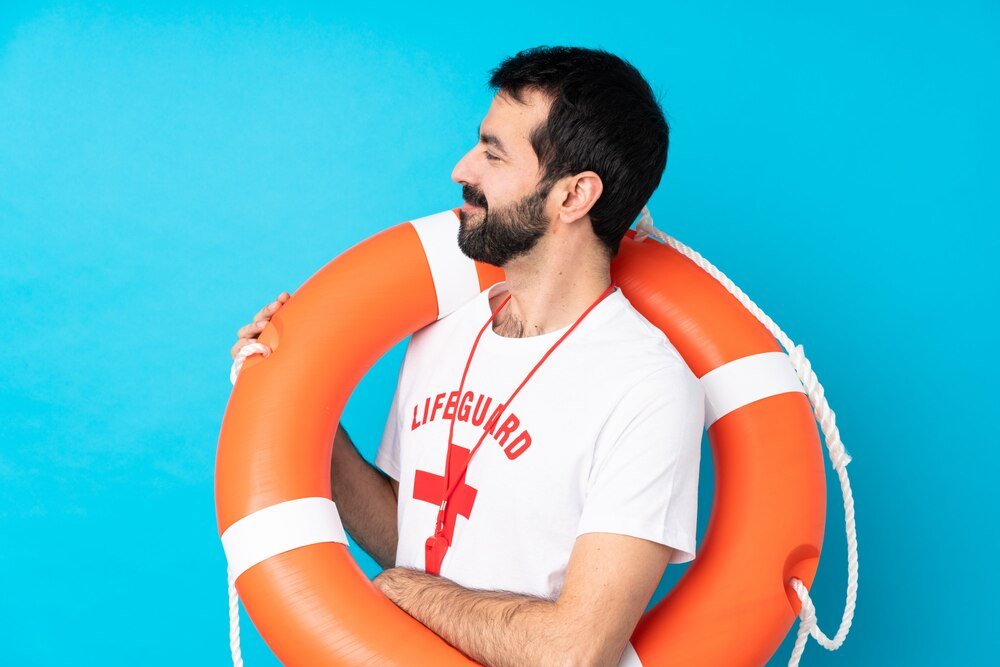 Sennik ratować tonącego – potrzeba pomocy i odpowiedzialności