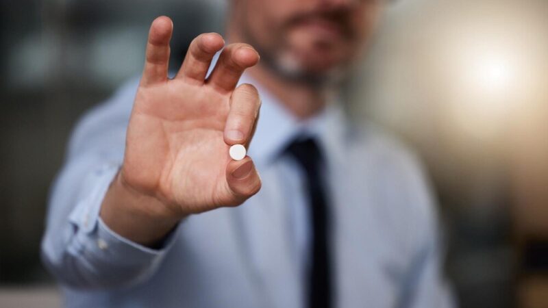 Sennik zgubienie obrączki – lęk o związek i zobowiązania