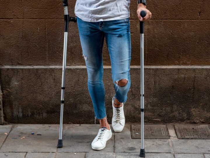 Sennik złamana noga – znaczenie i możliwe ostrzeżenia