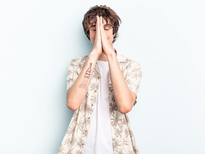 Ujma na honorze synonim – określenia o zabarwieniu negatywnym