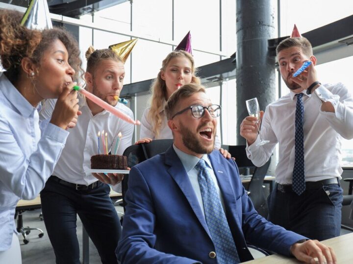 Życzenia urodzinowe dla dyrektora – oficjalne i kulturalne propozycje