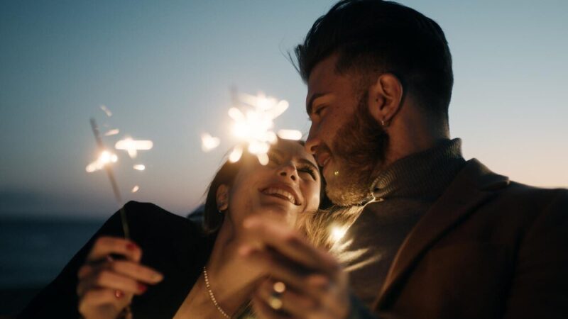 Życzenia urodzinowe dla ukochanego mężczyzny – romantyczne i wyjątkowe teksty