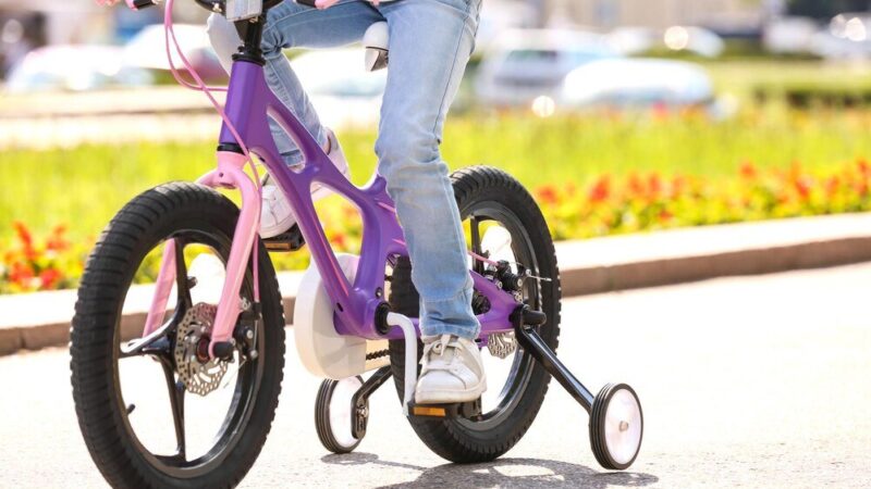 Jak zamontować kółka boczne do roweru – instrukcja dla początkujących