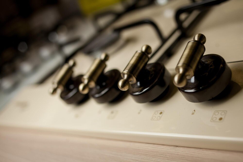 Kto wynalazł prąd – krótka historia odkrycia energii elektrycznej