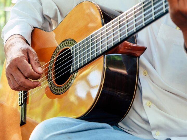 Ile kosztuje gitara klasyczna – ceny dla początkujących