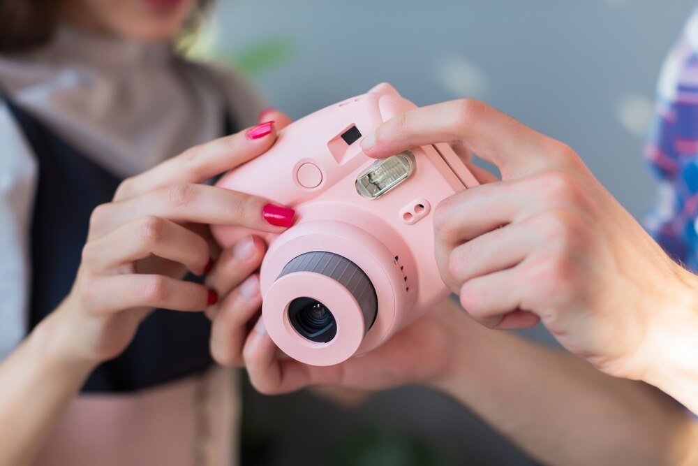 Polaroid czy Instax – co lepiej wybrać?